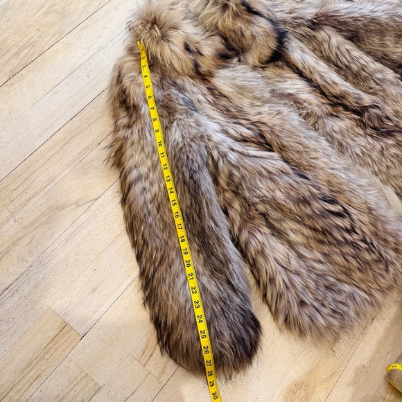 Vintage luxurious Genuine Fur Coat in shades of brown tan and cream - Picture 11 of 15